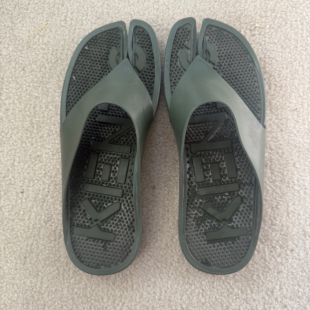 NWOT Men’s Kenzo Flip Flops Sandals